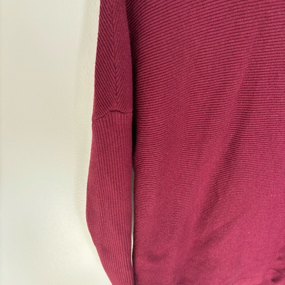 Maroon Turtleneck Sweater Oversized Split Hem Comfy Cozy Pullover Fall Winter S - Picture 7 of 11